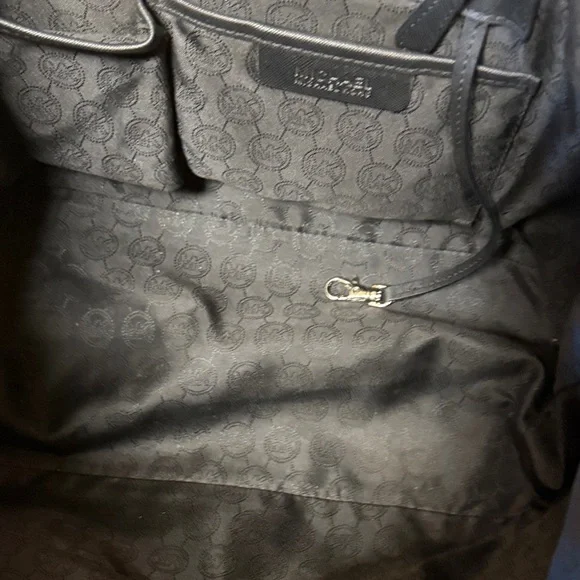 Michael Kors Two-Tone Black and White Handbag - Picture 6 of 8